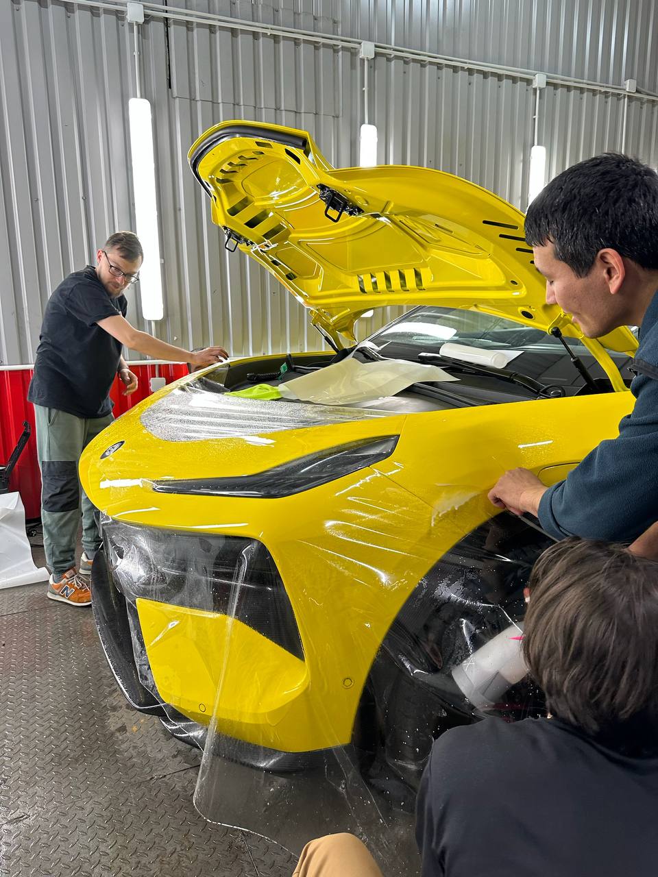 PPF на жёлтом спорткаре